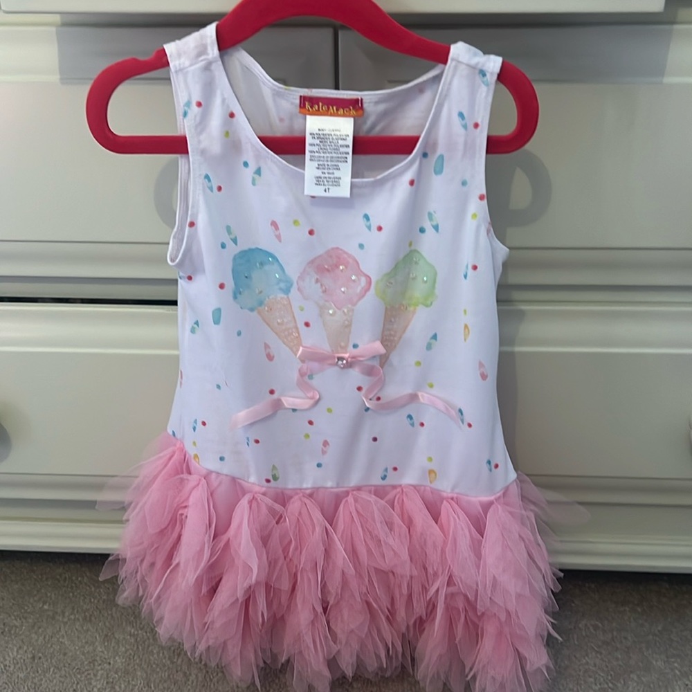 Kate Mack set